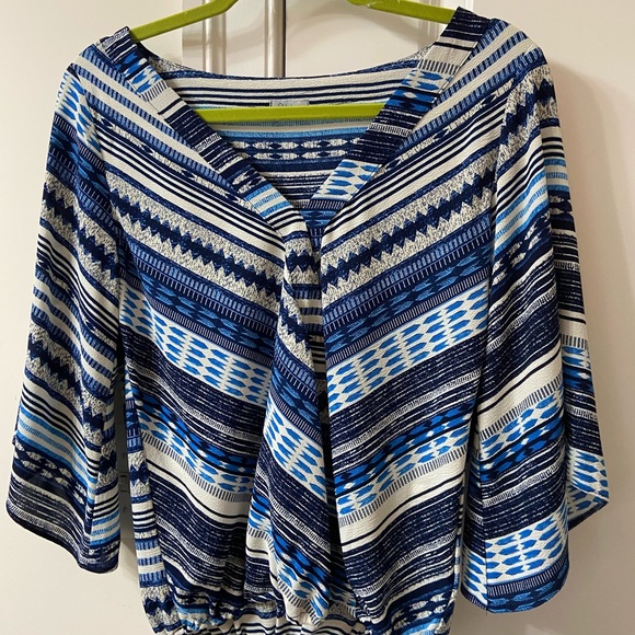 Gorgeous like new top! - Picture 2 of 6